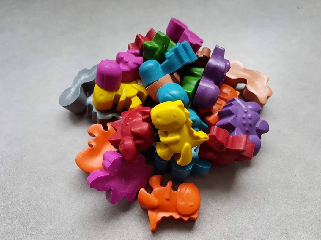 Dinosaur Crayons -Children's Party Favours - Party Bag Fillers - Dino Themed Parties - Bespoke Gifta for Children - Ready For Gifting -